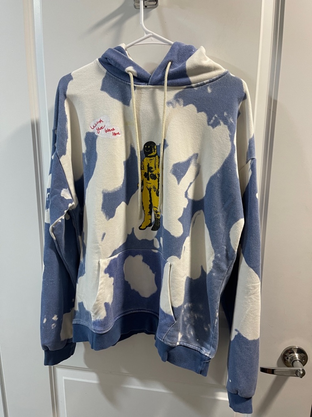 Men's Blue & White Tie-Dye Crewneck Hoodie with Astronaut Graphic